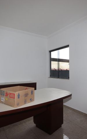 Casa para alugar com 320m², 4 quartos e 10 vagasEscritório