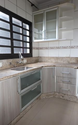 Casa para alugar com 320m², 4 quartos e 10 vagasCozinha