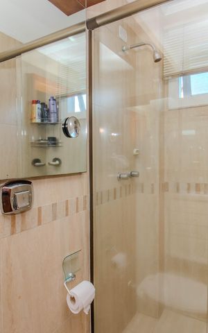 Apartamento à venda com 176m², 2 quartos e 2 vagas Apartamento à venda com 176m², 2 quartos e 2 vagasBanheiro da Suíte