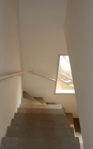 Casa de condomínio para alugar com 80m², 2 quartos e 1 vagaEscada