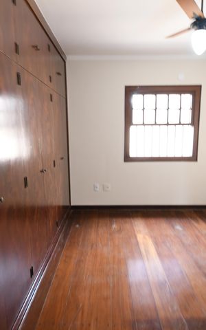 Casa à venda com 270m², 4 quartos e 3 vagas Suíte