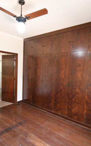 Casa à venda com 270m², 4 quartos e 3 vagas Suíte
