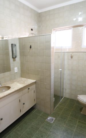 Casa à venda com 270m², 4 quartos e 3 vagasBanheiro 