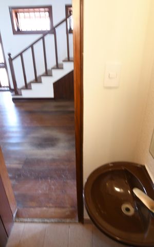 Casa à venda com 270m², 4 quartos e 3 vagasLavabo