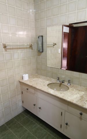 Casa à venda com 270m², 4 quartos e 3 vagasBanheiro 