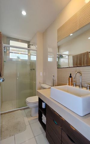 Apartamento à venda com 195m², 3 quartos e 2 vagas Apartamento à venda com 195m², 3 quartos e 2 vagasBanheiro da Suíte 1