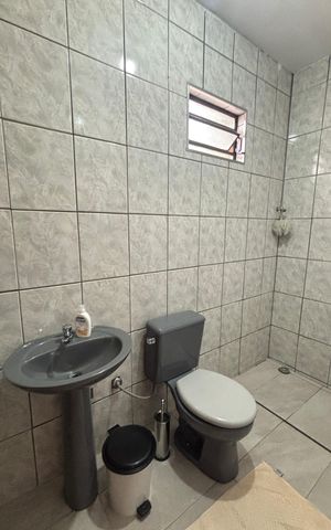 Casa à venda com 100m², 3 quartos e 2 vagas Casa à venda com 100m², 3 quartos e 2 vagasBanheiro