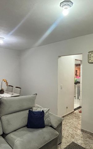 Casa à venda com 100m², 3 quartos e 2 vagas Casa à venda com 100m², 3 quartos e 2 vagasSala