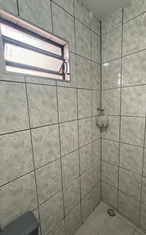 Casa à venda com 100m², 3 quartos e 2 vagas Casa à venda com 100m², 3 quartos e 2 vagasBanheiro