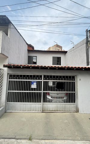 Casa à venda com 100m², 3 quartos e 2 vagas Casa à venda com 100m², 3 quartos e 2 vagasFachada