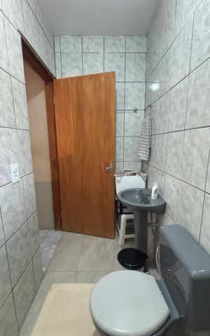 Casa à venda com 100m², 3 quartos e 2 vagas Casa à venda com 100m², 3 quartos e 2 vagasBanheiro