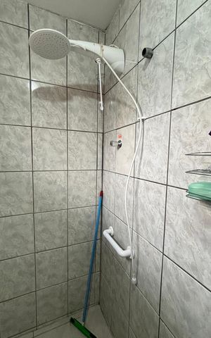 Casa à venda com 100m², 3 quartos e 2 vagas Casa à venda com 100m², 3 quartos e 2 vagasBanheiro