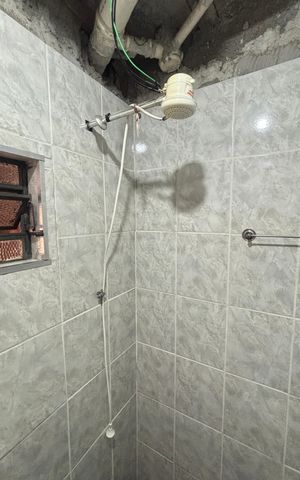 Casa à venda com 100m², 3 quartos e 2 vagas Casa à venda com 100m², 3 quartos e 2 vagasBanheiro