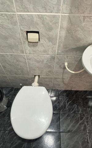 Casa à venda com 100m², 3 quartos e 2 vagas Casa à venda com 100m², 3 quartos e 2 vagasBanheiro