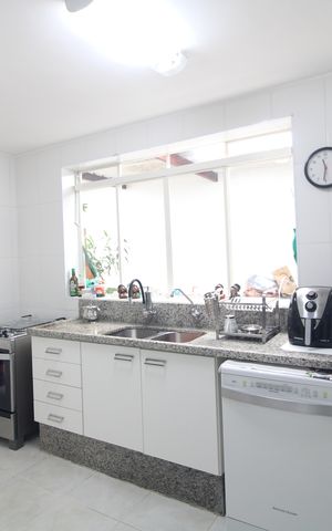 Casa à venda com 212m², 5 quartos e 4 vagasCozinha