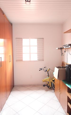 Casa à venda com 212m², 5 quartos e 4 vagasQuarto 3