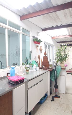 Casa à venda com 212m², 5 quartos e 4 vagasÁrea de Serviço