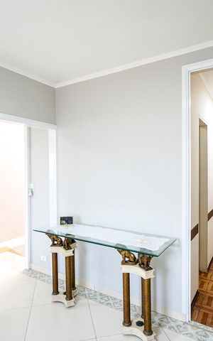 Casa à venda com 450m², 6 quartos e 4 vagas Casa à venda com 450m², 6 quartos e 4 vagasCasa 1 - Sala
