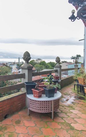 Casa à venda com 412m², 2 quartos e 4 vagasTerraço
