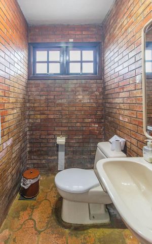 Casa à venda com 412m², 2 quartos e 4 vagasLavabo
