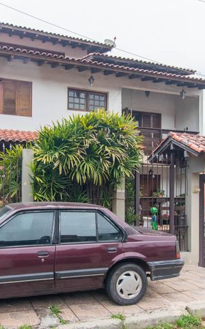 Casa à venda com 412m², 2 quartos e 4 vagasFachada