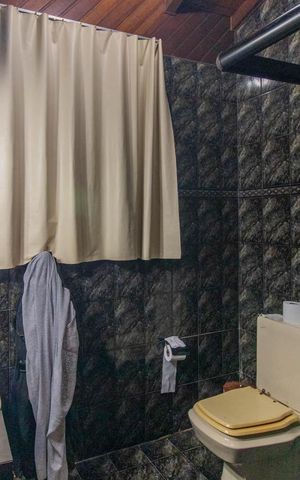 Casa à venda com 412m², 2 quartos e 4 vagasBanheiro da Suíte