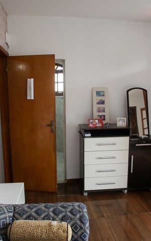 Casa à venda com 318m², 5 quartos e 2 vagasQuarto Suíte 3
