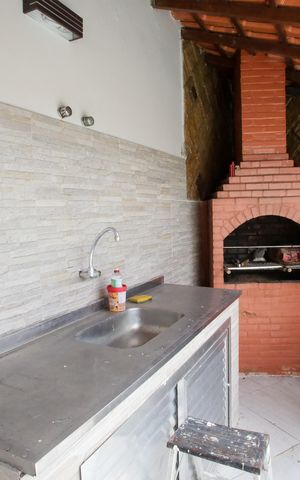 Casa à venda com 318m², 5 quartos e 2 vagasChurrasqueira