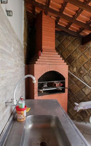 Casa à venda com 318m², 5 quartos e 2 vagasChurrasqueira