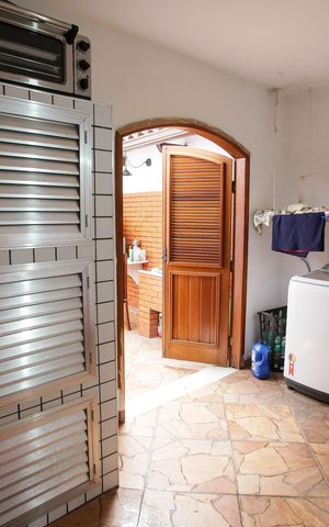 Casa à venda com 318m², 5 quartos e 2 vagasLavanderia