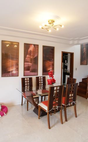 Casa à venda com 318m², 5 quartos e 2 vagasSala de jantar
