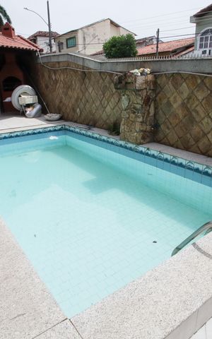 Casa à venda com 318m², 5 quartos e 2 vagasPiscina