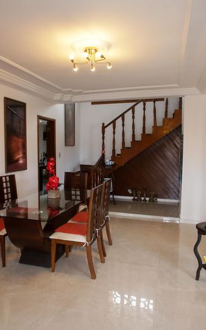 Casa à venda com 318m², 5 quartos e 2 vagasSala de jantar