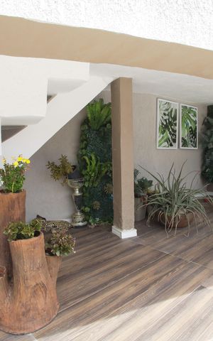 Casa à venda com 318m², 5 quartos e 2 vagasJardim