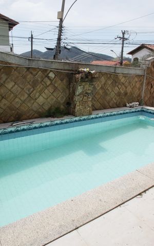 Casa à venda com 318m², 5 quartos e 2 vagasPiscina