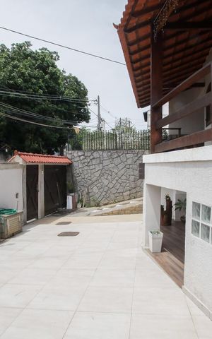 Casa à venda com 318m², 5 quartos e 2 vagasQuintal