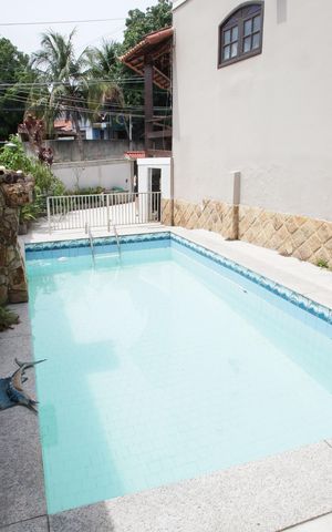 Casa à venda com 318m², 5 quartos e 2 vagasPiscina
