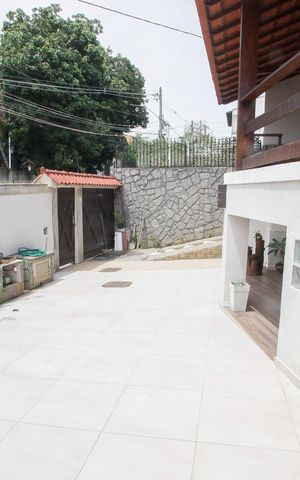 Casa à venda com 318m², 5 quartos e 2 vagasQuintal