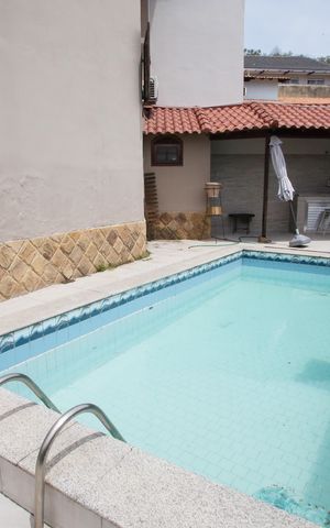 Casa à venda com 318m², 5 quartos e 2 vagasPiscina