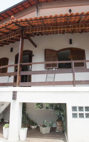 Casa à venda com 318m², 5 quartos e 2 vagasFrente da Casa