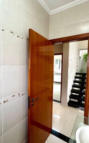 Casa à venda com 427m², 4 quartos e 5 vagasLavabo 1