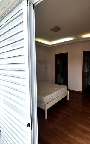 Casa à venda com 427m², 4 quartos e 5 vagasVaranda da Suíte 2