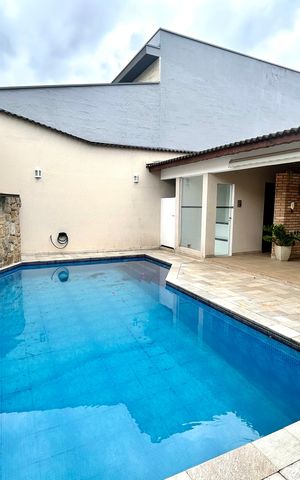 Casa à venda com 427m², 4 quartos e 5 vagasÁrea comum - Piscina
