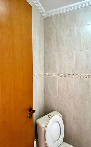 Casa à venda com 427m², 4 quartos e 5 vagasBanheiro 2