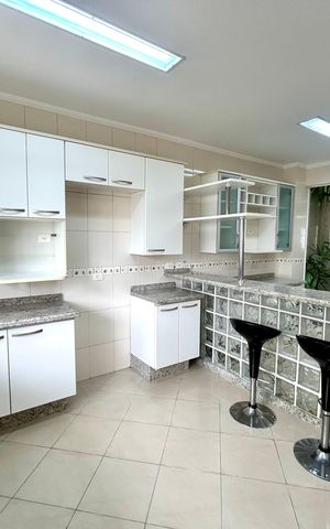 Casa à venda com 427m², 4 quartos e 5 vagasCozinha