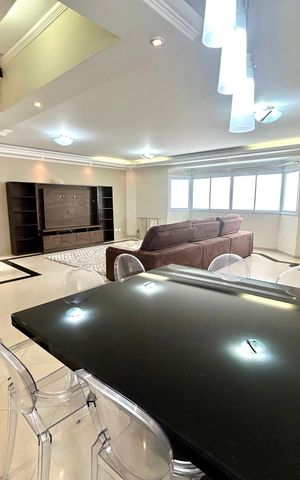 Casa à venda com 427m², 4 quartos e 5 vagasSala