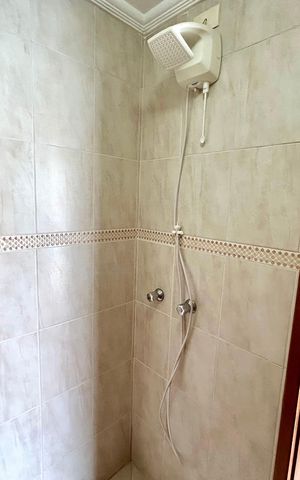 Casa à venda com 427m², 4 quartos e 5 vagasBanheiro 2