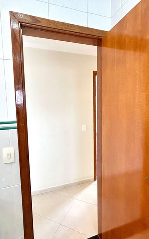 Casa à venda com 427m², 4 quartos e 5 vagasBanheiro 1