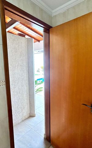 Casa à venda com 427m², 4 quartos e 5 vagasBanheiro 2