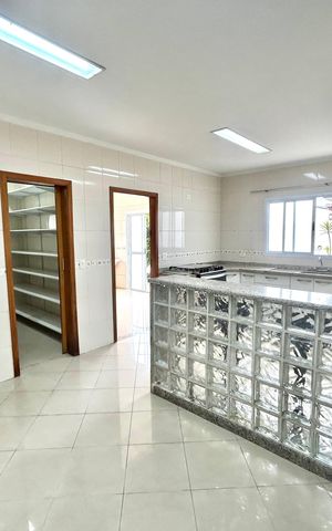 Casa à venda com 427m², 4 quartos e 5 vagasCozinha